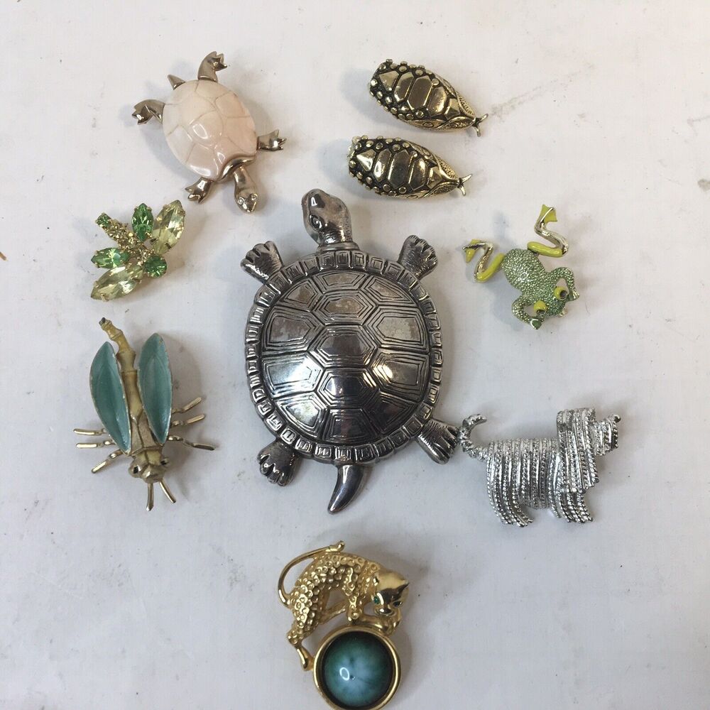Lot Of 8 Vtg  Animal Insect Pins Brooch Earrings Frog Turtle Dragonfly   Scarab